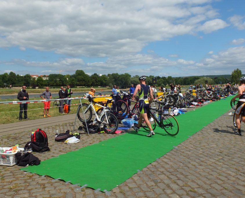 Auch Wechsel müssen beim Triathlon geübt werden