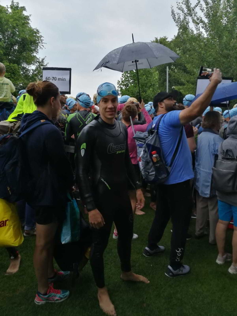 vor dem start des ersten ironman schwimmen